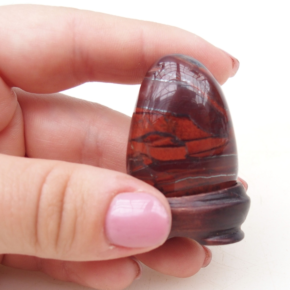 Suiseki - Piedra con DAI (base de madera)