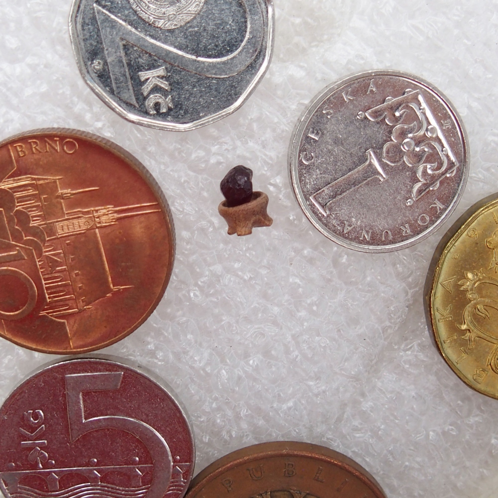 Suiseki - Piedra con DAI (base de madera)