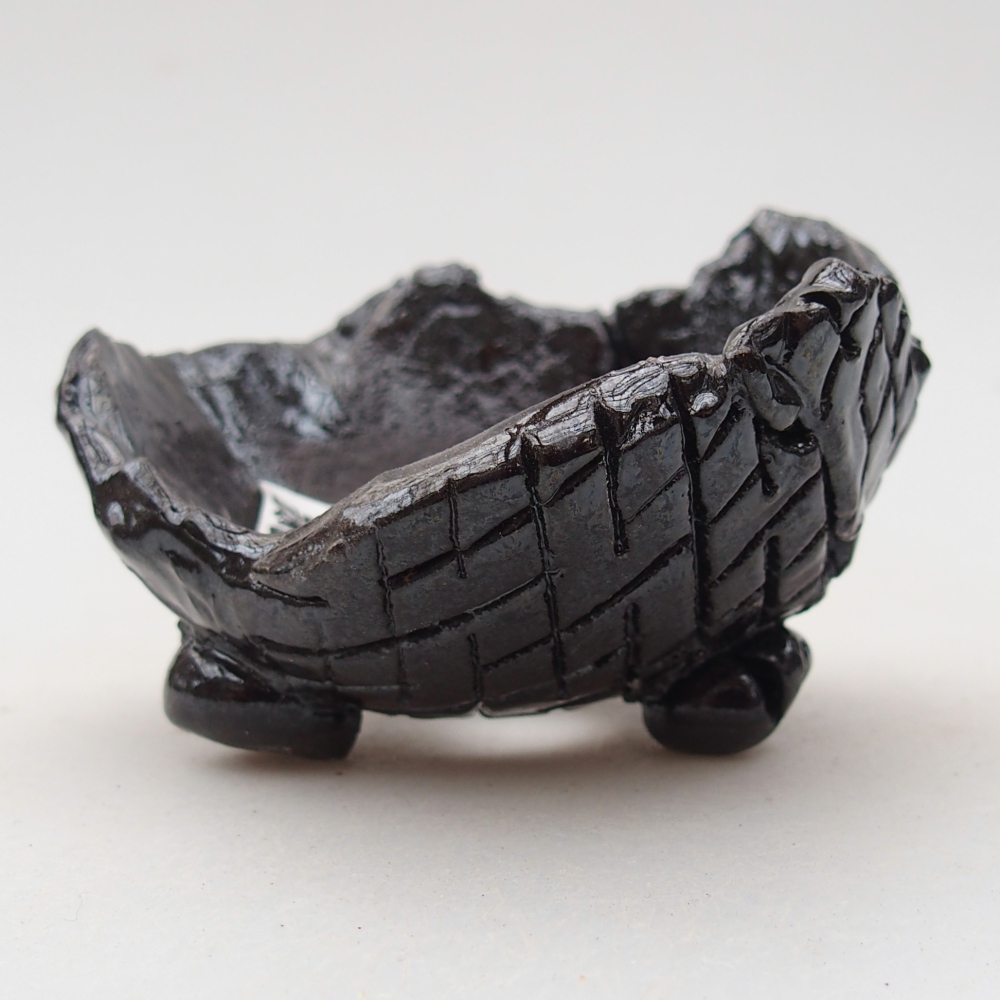 Concha de cerámica 8,5 x 8 x 5,5 cm , color negro