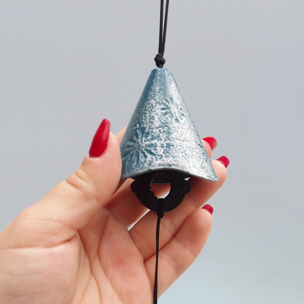 Campana de metal, color azul