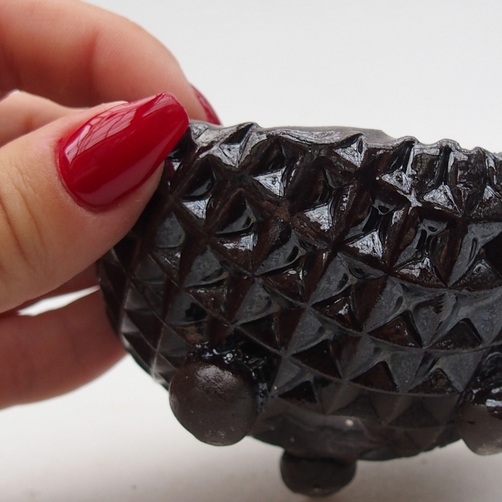 Concha de cerámica 8,5 x 8 x 6 cm , color negro