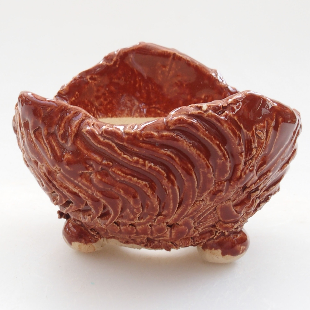 Concha de cerámica 8 x 7 x 6 cm , color marrón