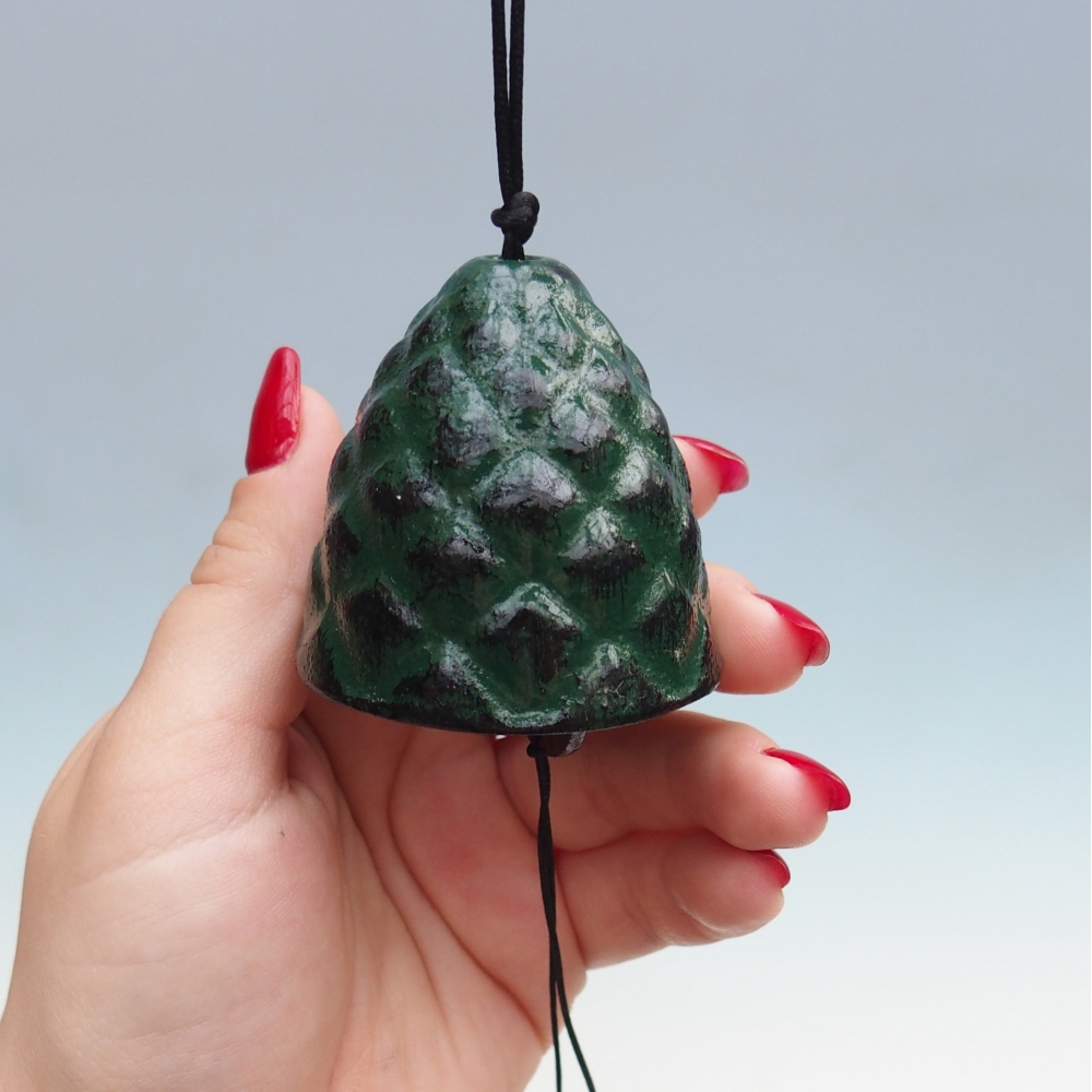 Campana de metal, color verde