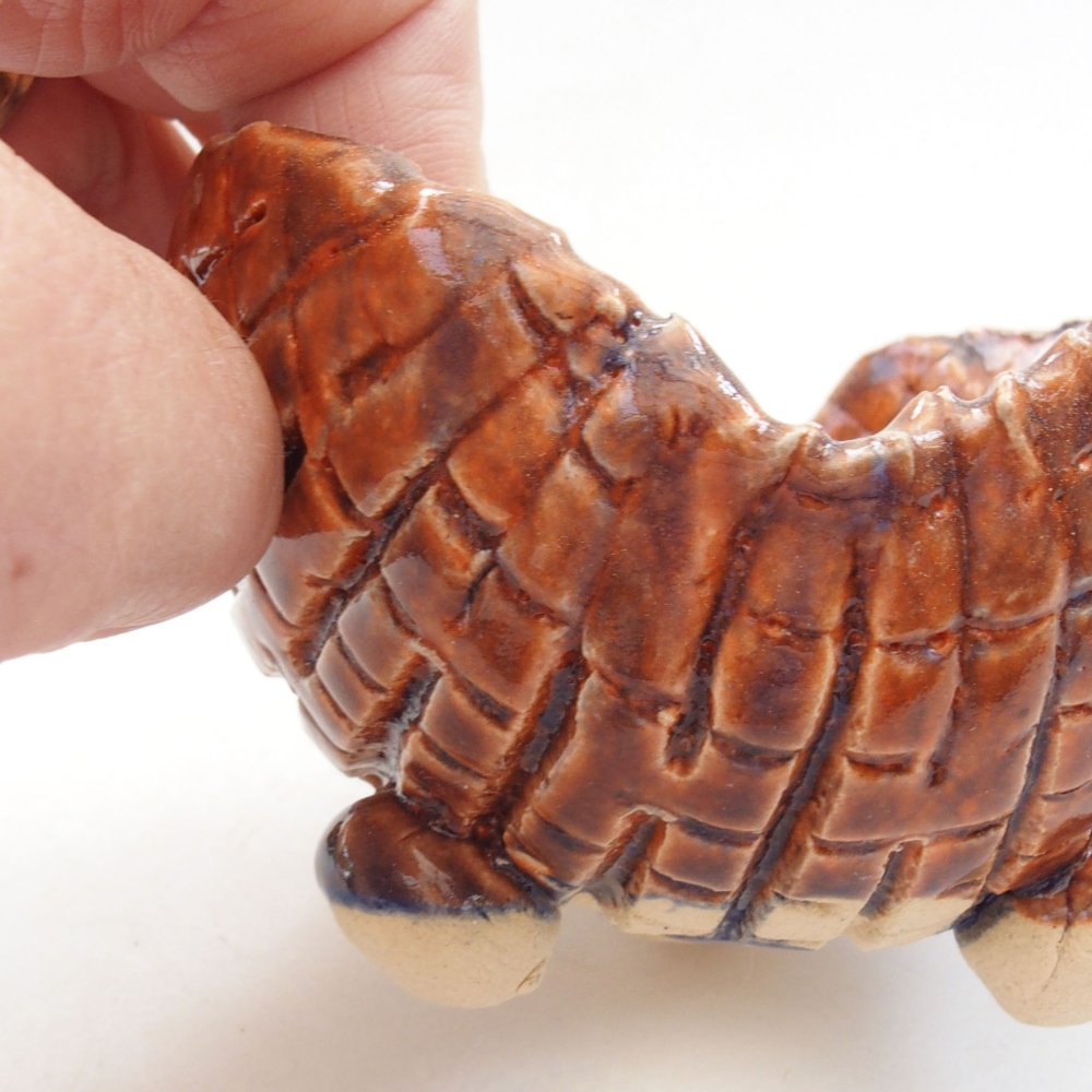 Concha de cerámica 7,5 x 7 x 6 cm , color marrón