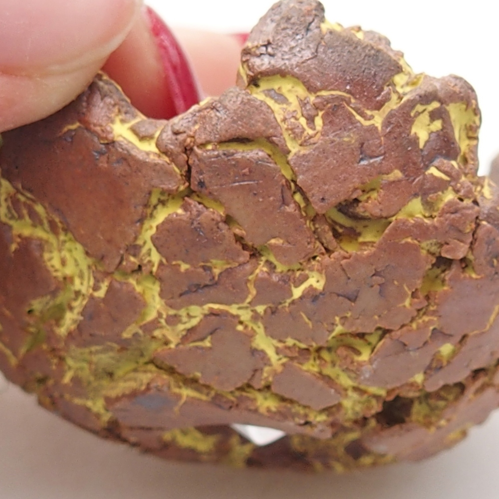 Concha de cerámica 5,5 x 5 x 4 cm , color amarillo