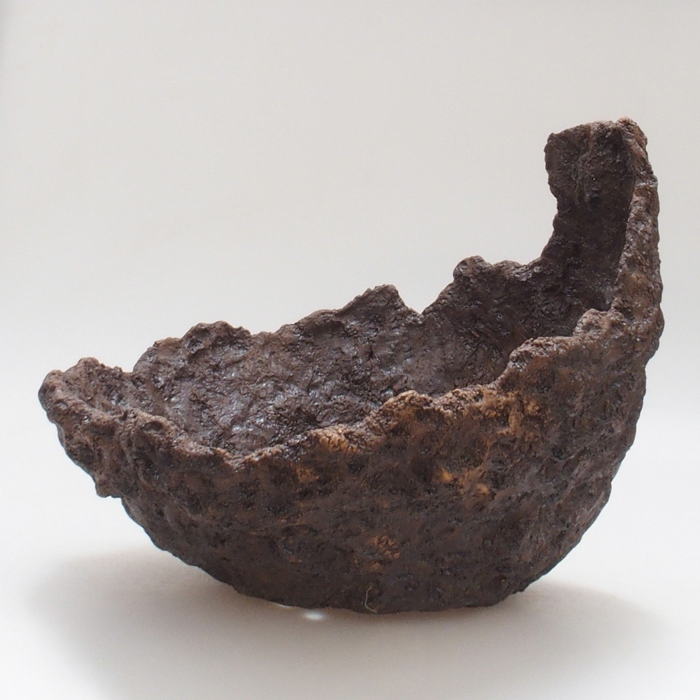 Concha de cerámica 24 x 21,5 x 22 cm , color marrón