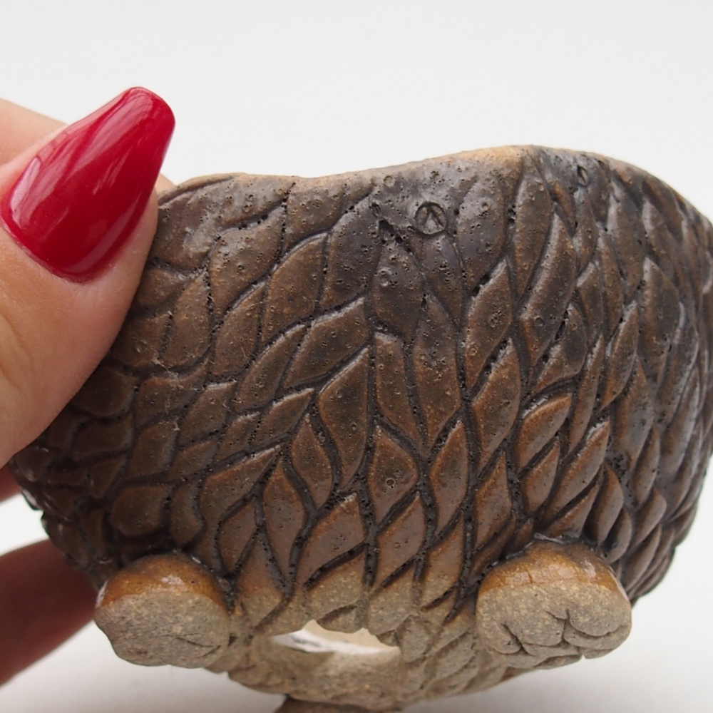 Concha de cerámica 8,5 x 8,5 x 7 cm , color marrón