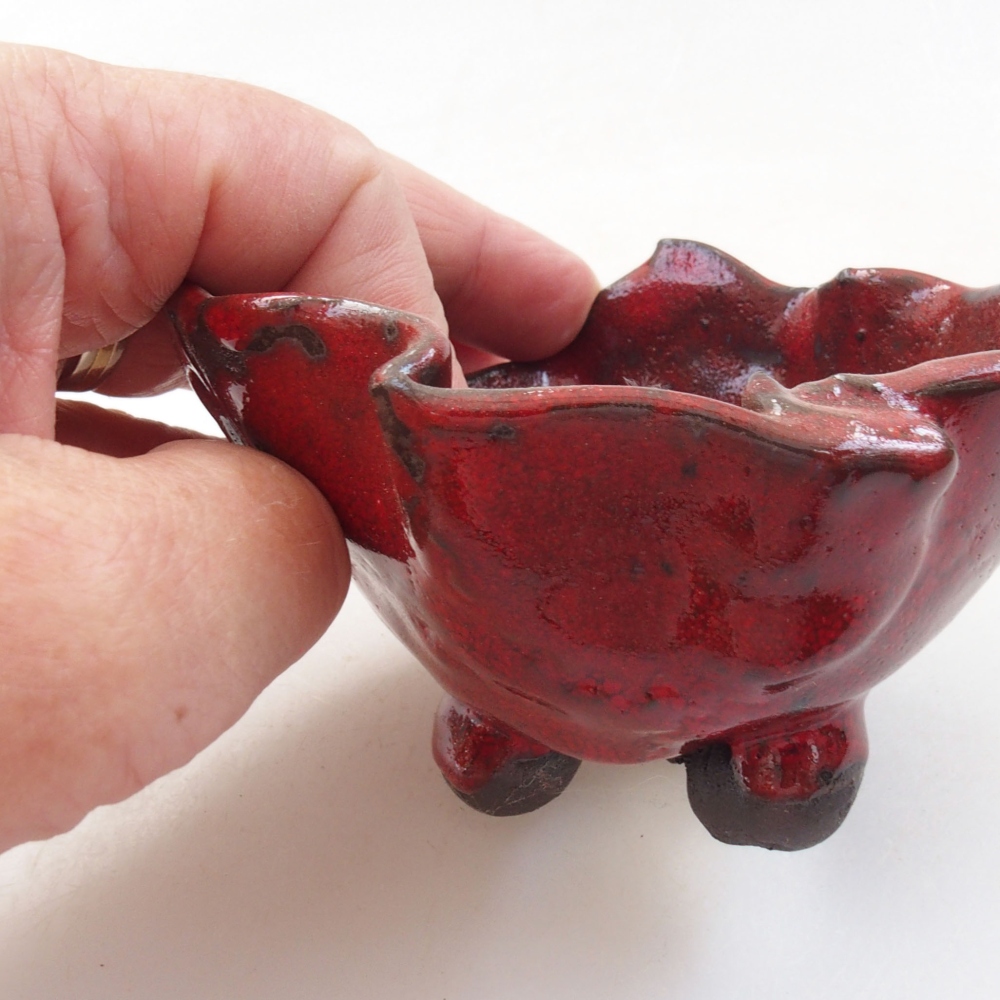 Concha de cerámica 8,5 x 8 x 6 cm , color rojo