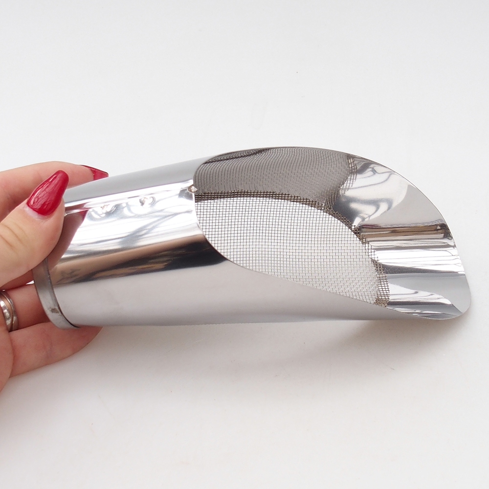 Pala de tierra con tamiz