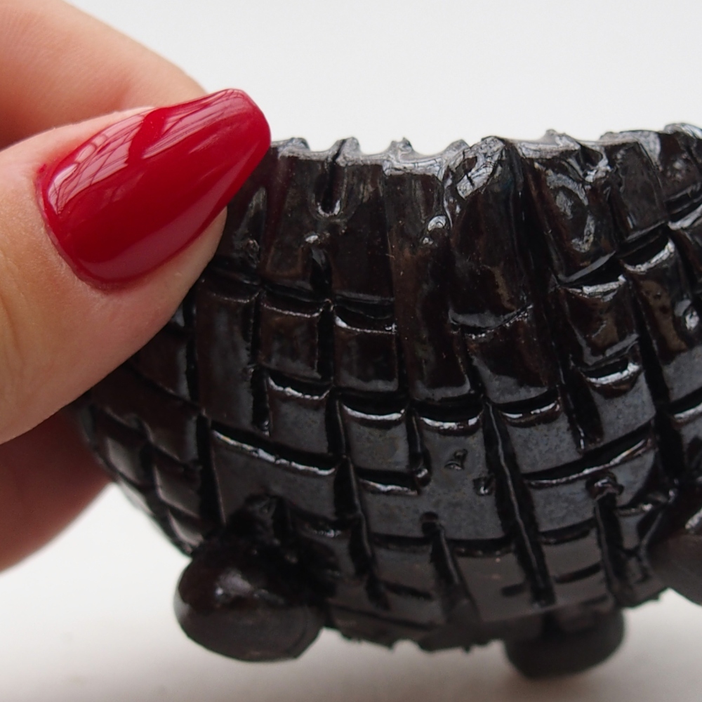 Concha de cerámica 8,5 x 8 x 5 cm , color negro