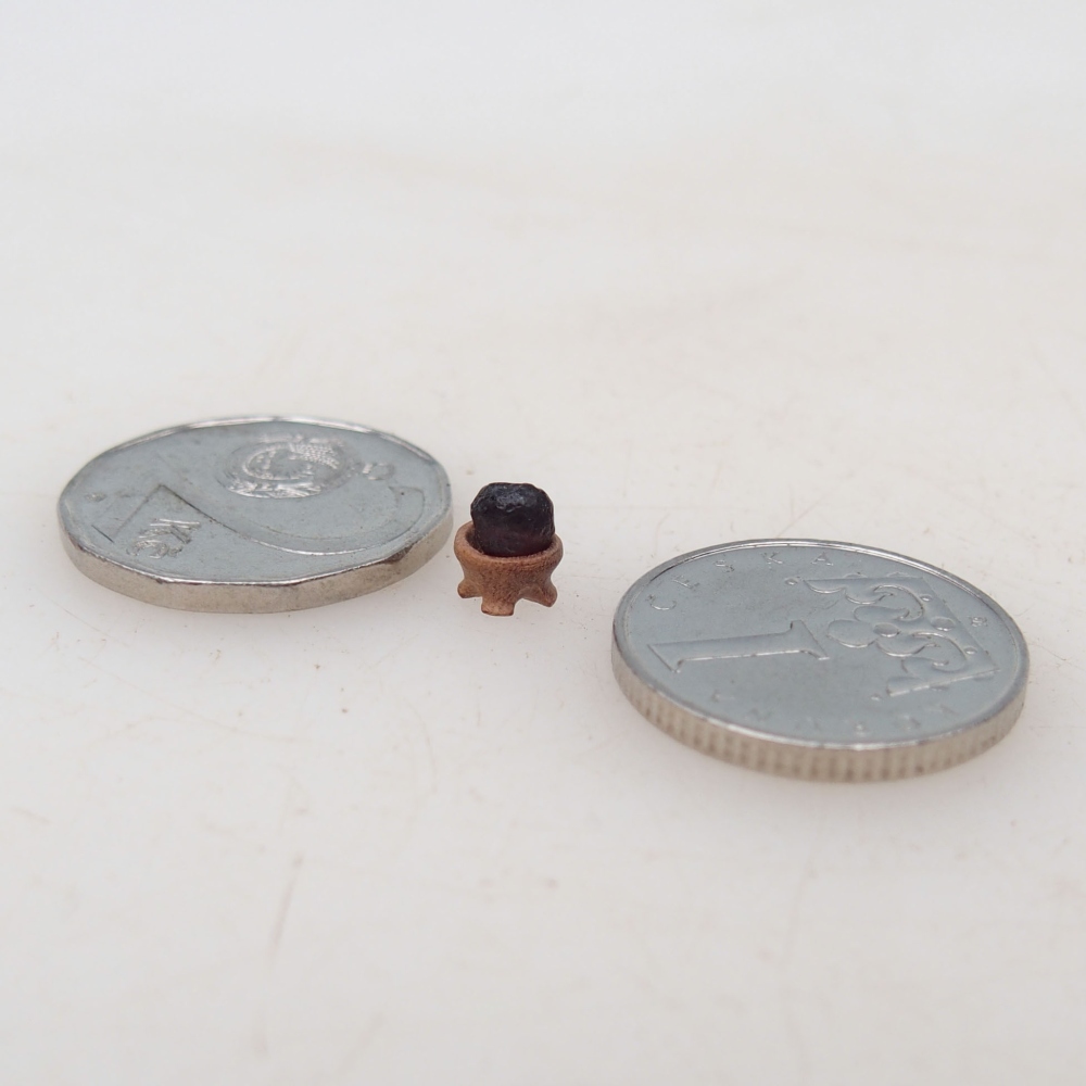 Suiseki - Piedra con DAI (base de madera)