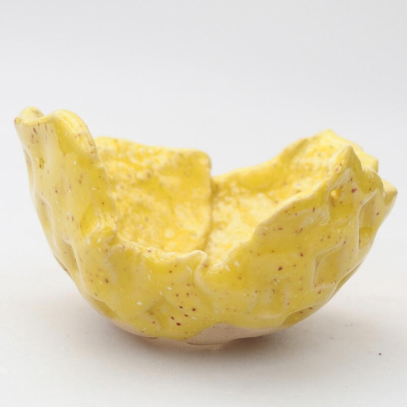 Concha de cerámica 7,5 x 7 x 4 cm , color amarillo