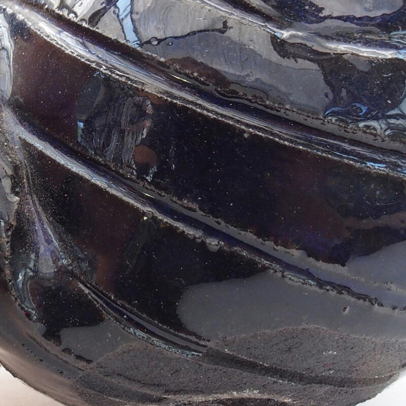 Concha de cerámica 7 x 7 x 5 cm , color azul-negro