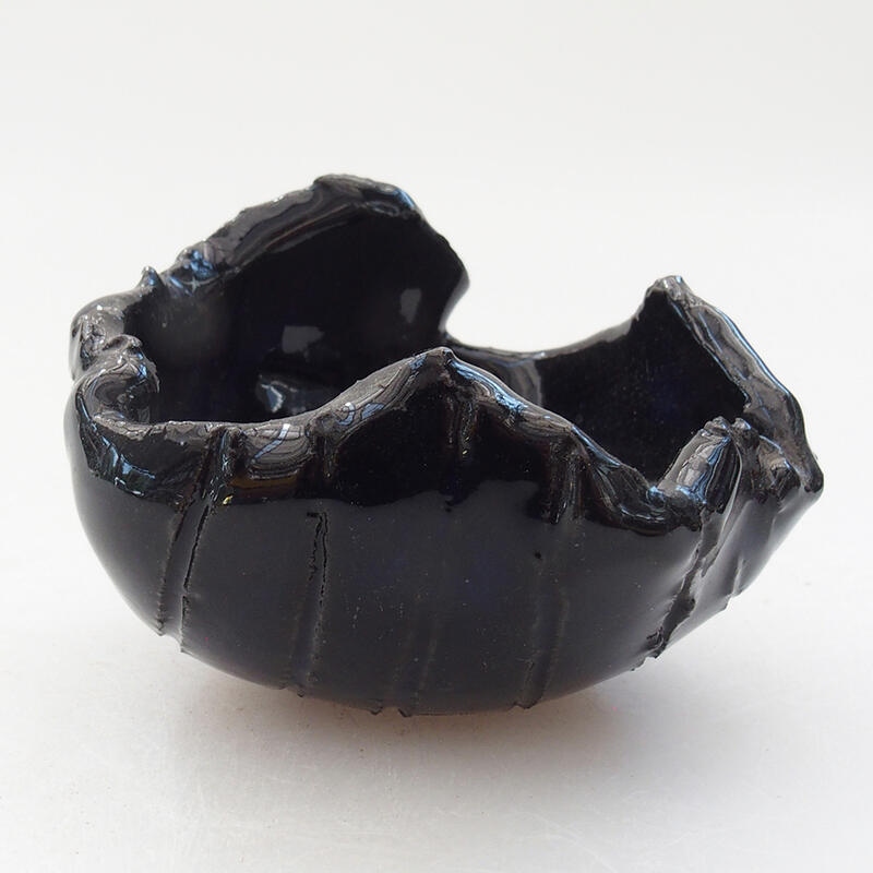Concha de cerámica 7 x 7 x 5 cm , color azul-negro