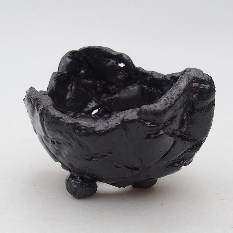 Concha de cerámica 8,5 x 7,5 x 6 cm , color negro