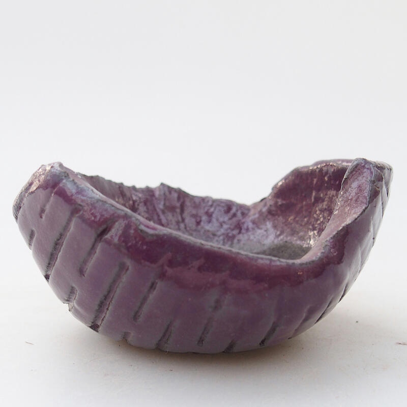 Concha de cerámica 8,5 x 9 x 4 cm , color morado