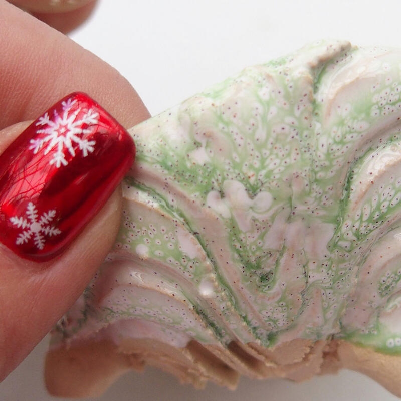 Concha de cerámica 9 x 8,5 x 6 cm , color blanco-verde