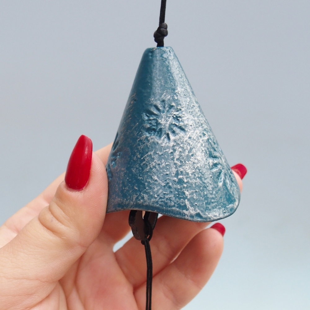 Campana de metal, color azul