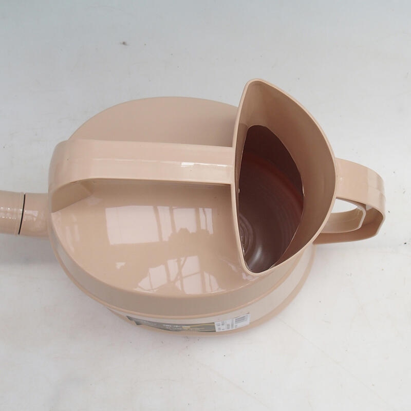 Regadera de plástico 4,5 litros Beige