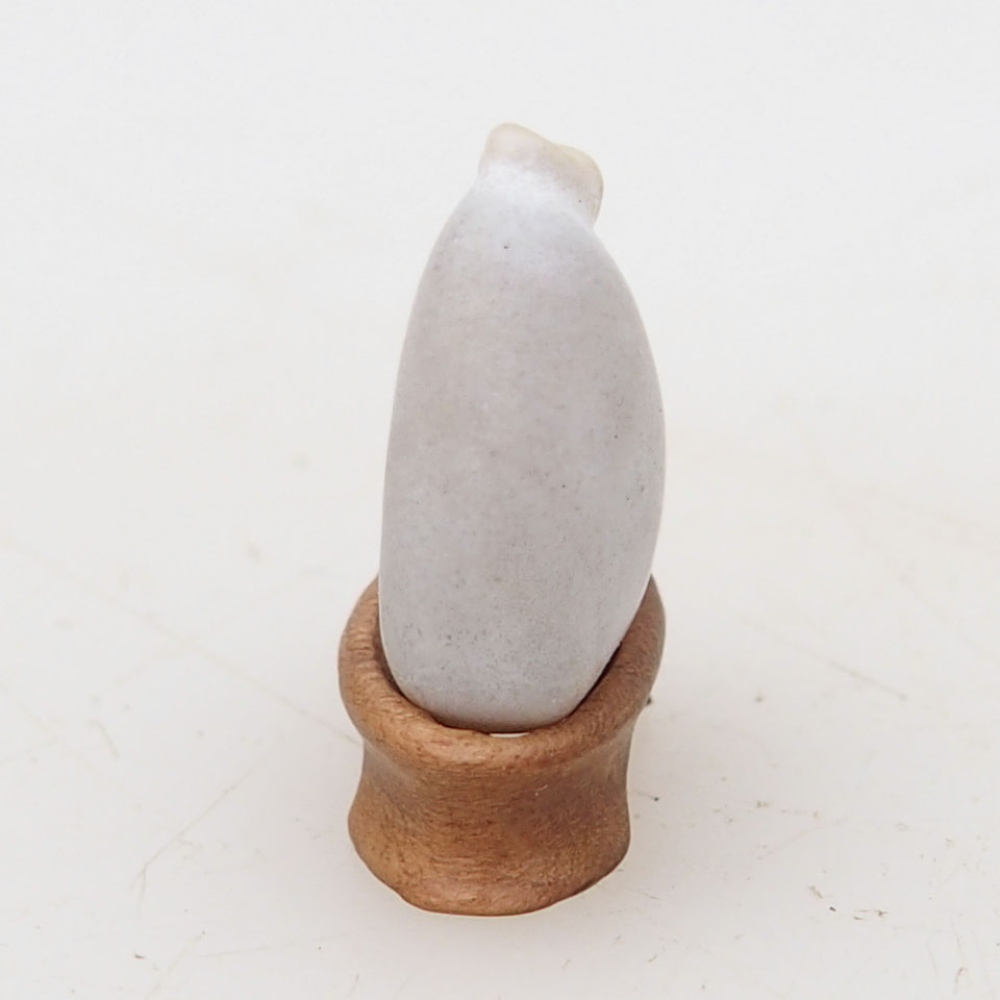 Suiseki - Piedra con DAI (base de madera)
