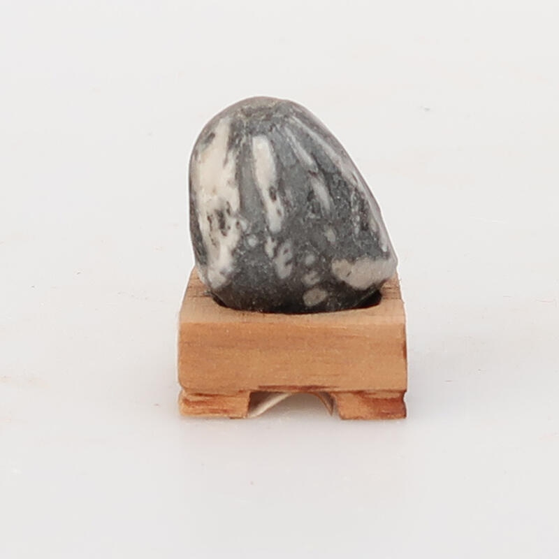 Suiseki - Piedra con DAI (base de madera)