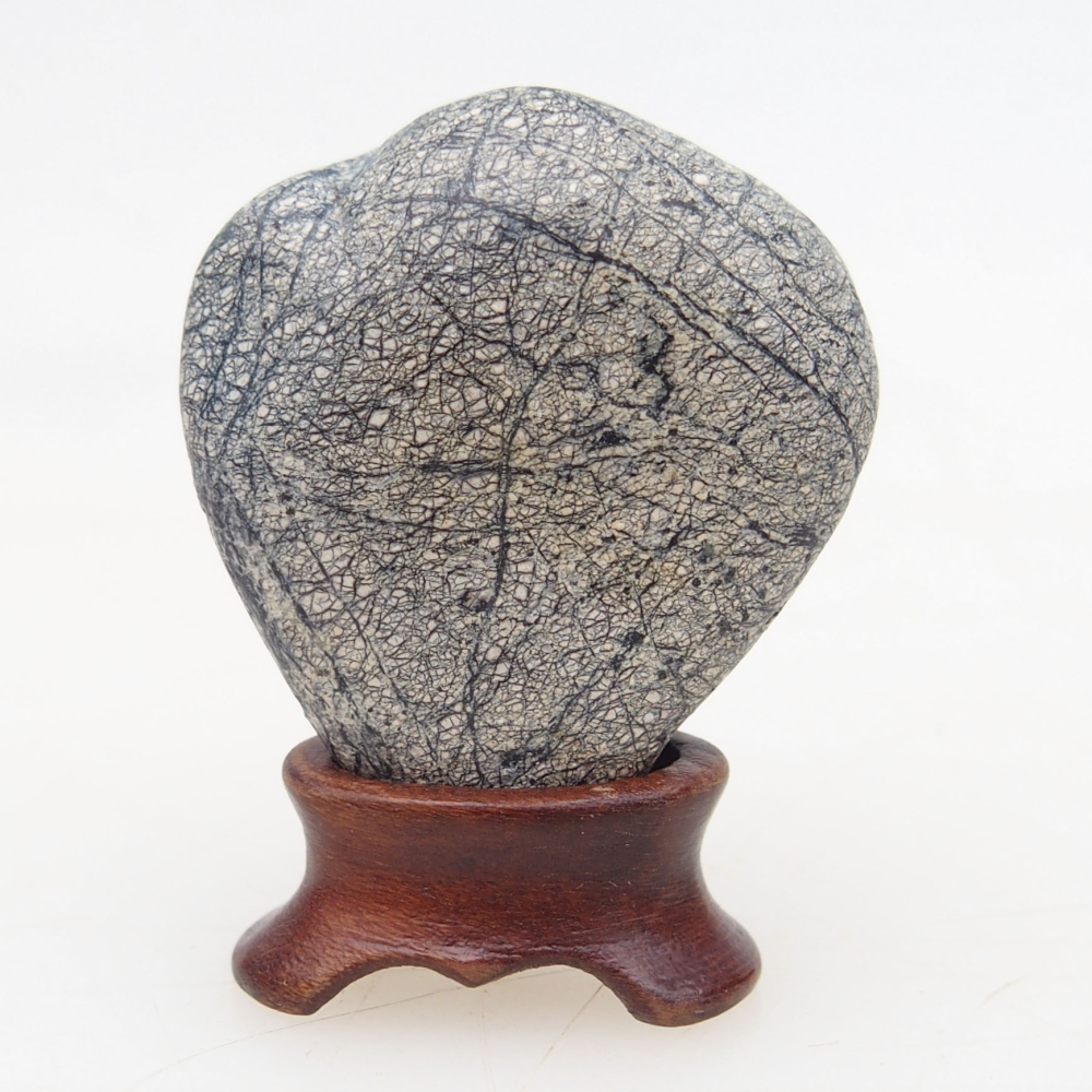 Suiseki - Piedra con DAI (base de madera)