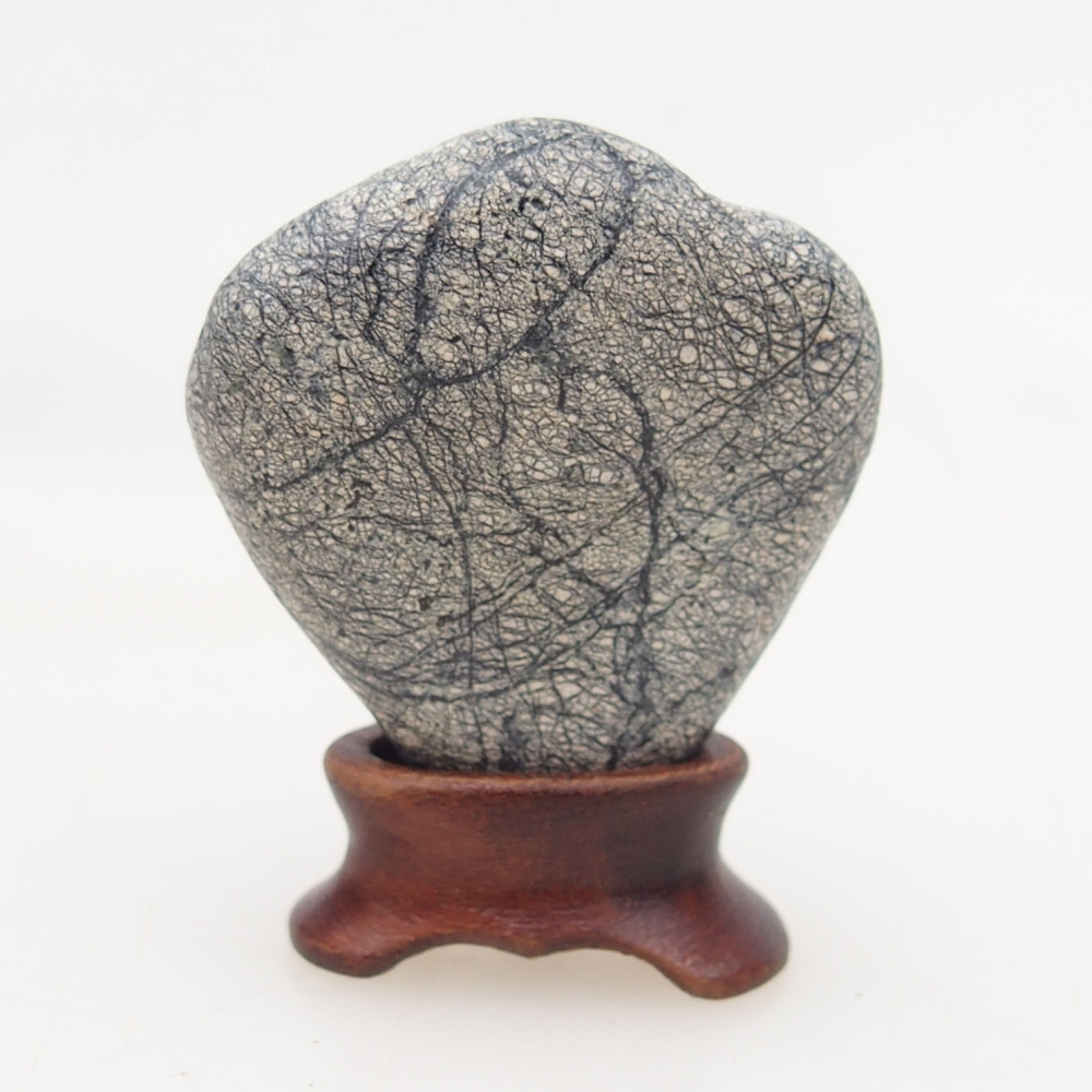 Suiseki - Piedra con DAI (base de madera)