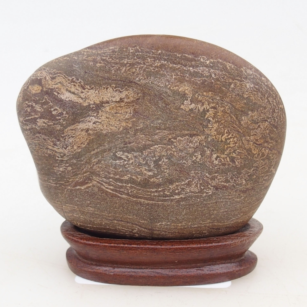 Suiseki - Piedra con DAI (base de madera)